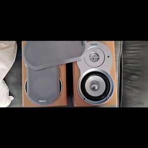 Philips FWB-M530 speaker system.